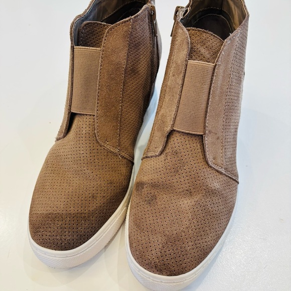 Steve Madden Tan Suede Wedge Sneakers size 10 - Picture 4 of 11